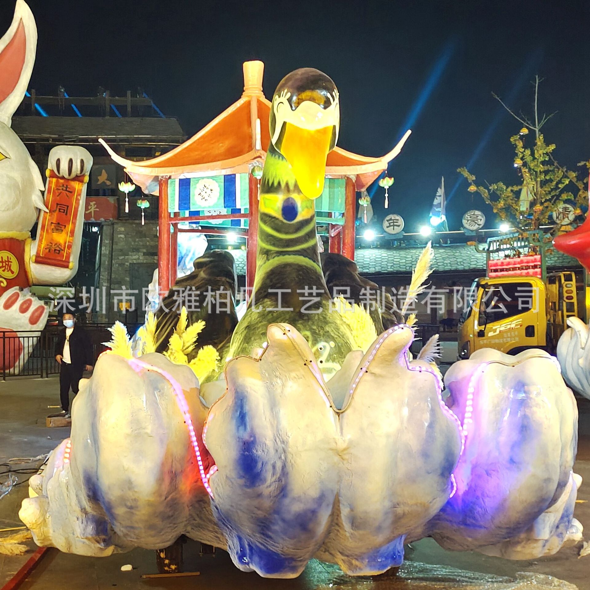 10米大型主题公园游园花车发光巡游广告雕塑玻璃钢节日电动车美陈