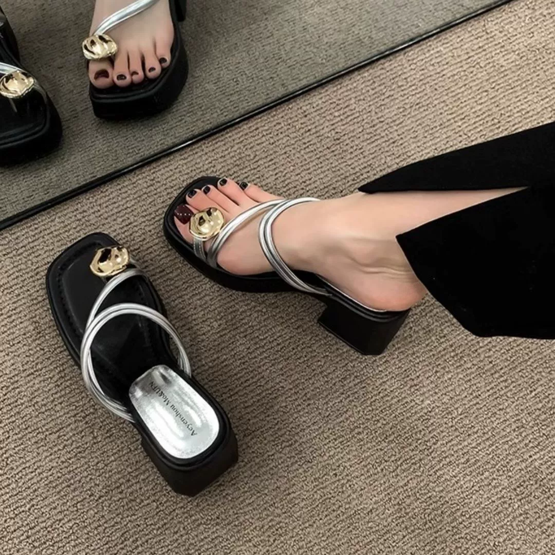 Французские красивые холодные тапочки женские наружные 2024 новые летние высокие туфли на высоких каблуках толстые каблуки