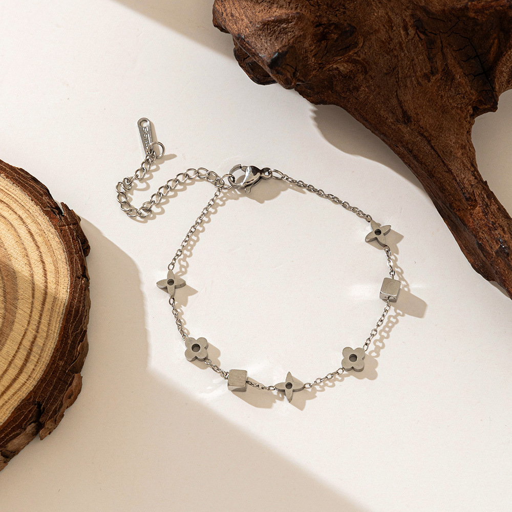 Pulsera de Acero de Titanio de Dongguan, Estilo Europeo y Americano, Diseño de Doble Cadena con Cuchillas, Exagerada, Hip-Hop, para Otoño e Invierno, No se Destiñe, para Mujer