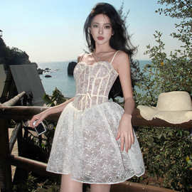 度假风纯欲重工蕾丝吊带裙收腰显瘦蓬蓬短裙性感连衣裙女