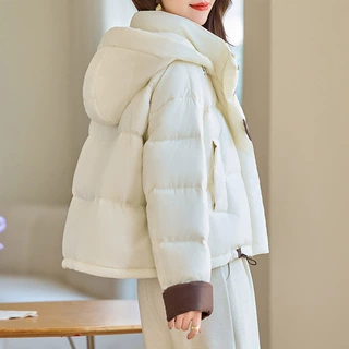 时尚短款连帽撞色拼接羽绒服女2024年冬装新款宽松白鸭绒保暖外套