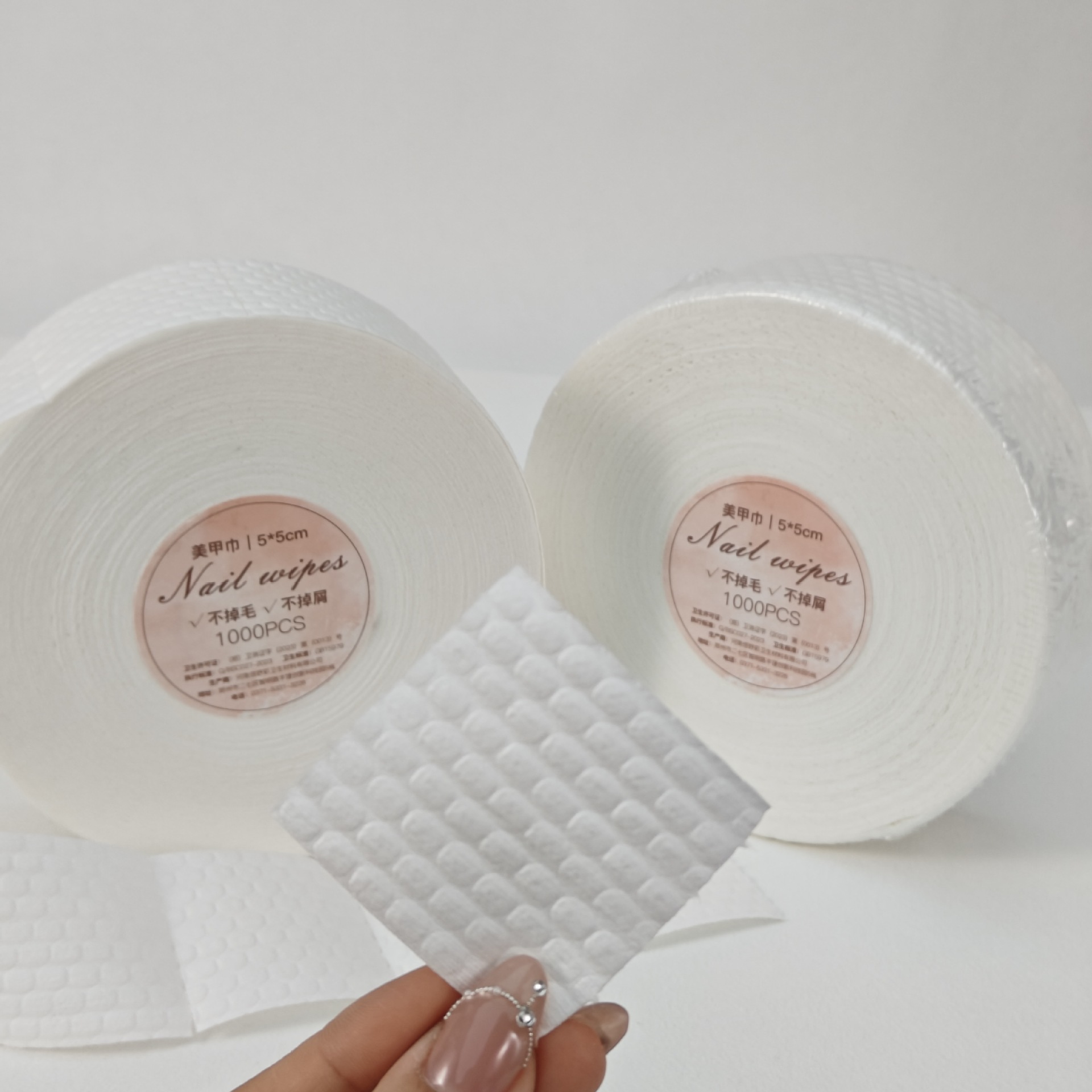 Las almohadillas de algodón para limpieza de manicura no son fáciles de perder el cabello. Toallita mágica para limpiar la boca de la botella de pegamento transfronterizo. Almohadillas de algodón para manicura de tres piezas.