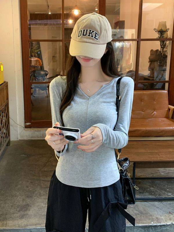 小众V领灰色内搭打底T恤衫女2025秋冬季新款气质短款显瘦别致上衣|undefined