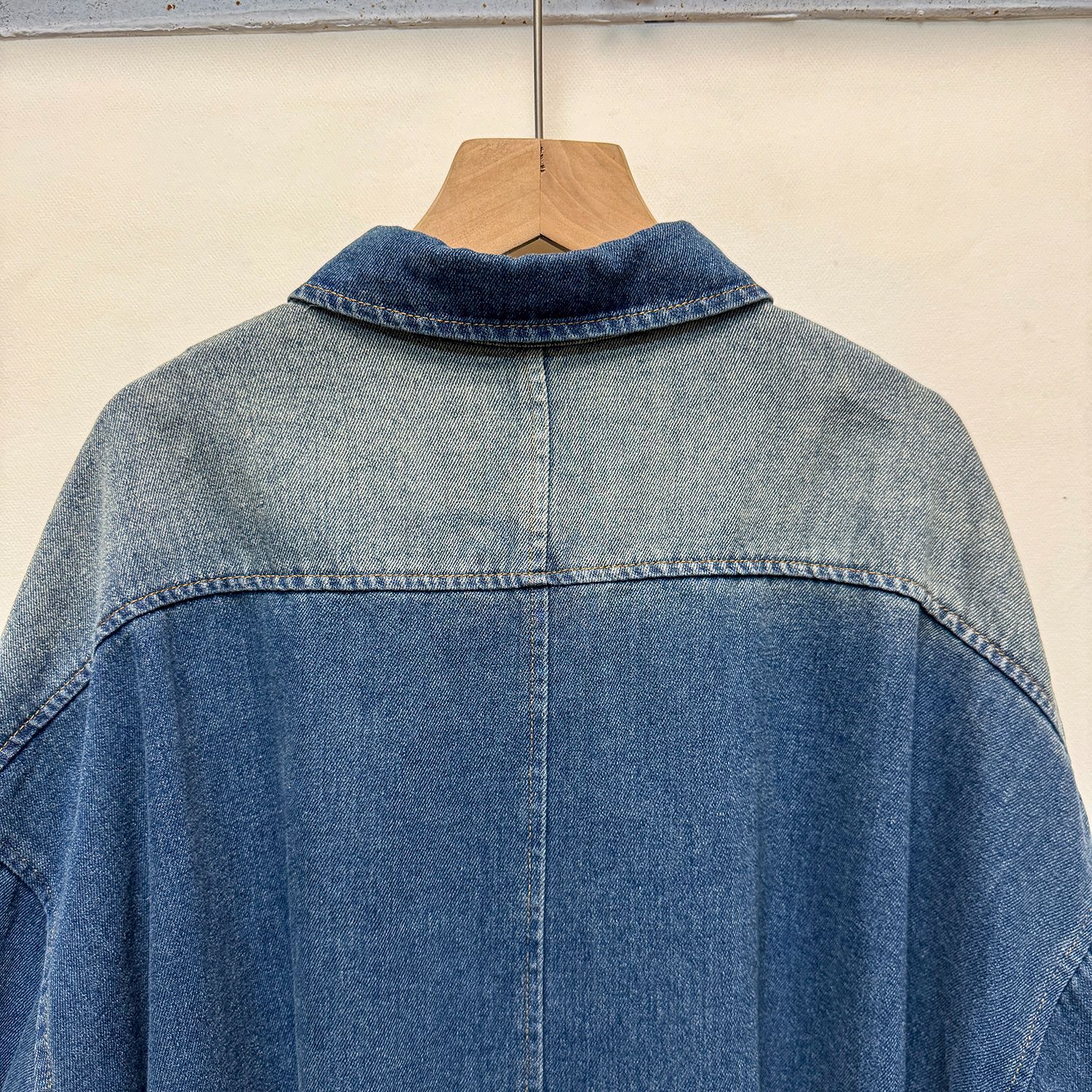 Women's European Style Denim Shirt Autumn Winter Loose Fit Long Sleeves Large Buttons Retro Gradient Wash Lapel Design Top_ecoleips.com