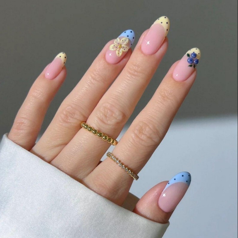 Creamy yellow and milky blue sweet girl's press-on nails, oval shape, hand-painted polka dots, 3D flower nail art, influencer-approved nail pieces Creamy yellow and milky blue sweet girl's press-on nails, oval shape, hand-painted polka dots, 3D flower nail art, influencer-approved nail pieces