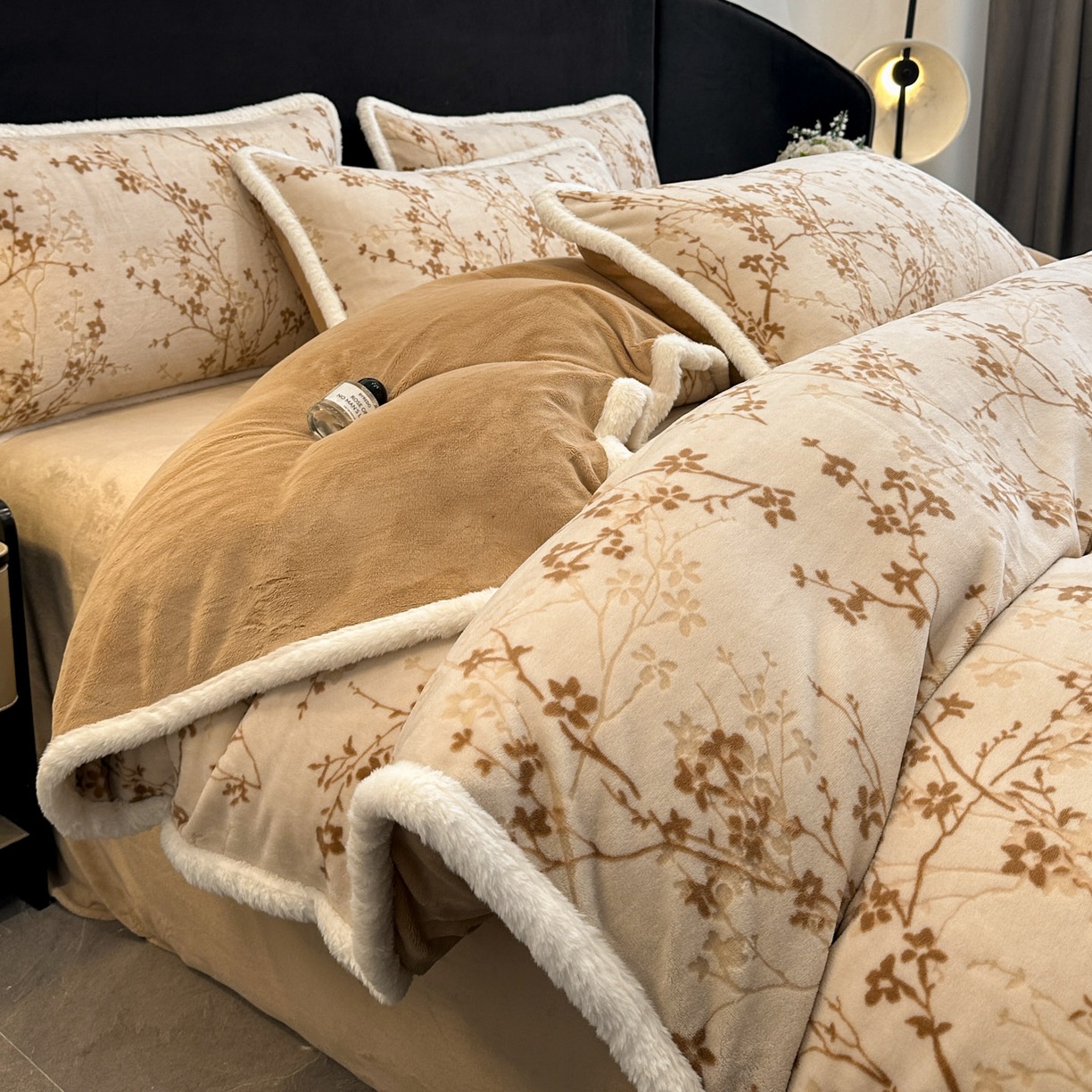Cuatro piezas de cama de lana de leche tallada otoño y invierno doble edredón cubierta de brida de lana de coral sábanas gruesas de tres piezas