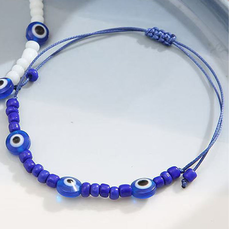 Rotes Armband mit Glücksbringer und Schutz vor dem bösen Blick. Handgefertigter Schutzschmuck. Schützt vor böser und negativer Energie und schenkt Ihnen Sicherheit und Glück. Verstellbar, minimalistisch._voghion.com