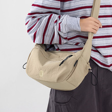 时尚布包女学生上课挎包尼龙布斜挎包大容量单肩包日系出游饺子包