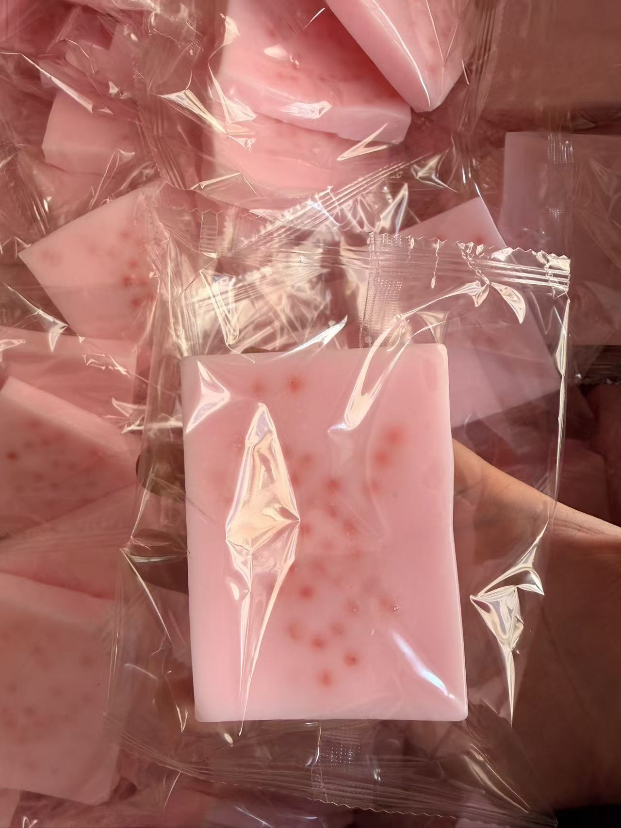 Squeeze pimples - pink