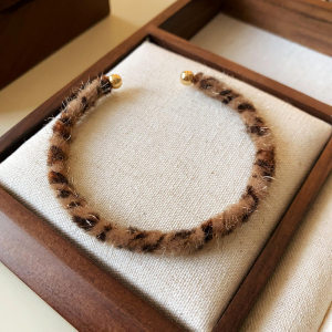 Pulsera abierta galvanizada de oro Real, pulsera coreana con textura de metal, nicho de estilo frío, joyería de alta gama al por mayor