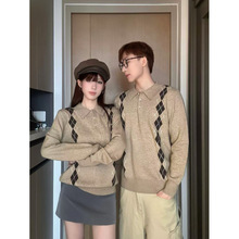 2025秋季情侣装复古设计感翻领套头菱形格毛衣宽松毛衣男女