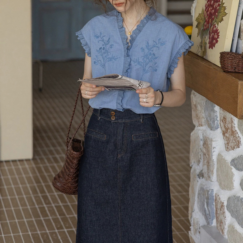 "Love at First Sight" Linen-Cotton Blend Original French-Style Embroidered Sleeveless Lace Shirt "Love at First Sight" Linen-Cotton Blend Original French-Style Embroidered Sleeveless Lace Shirt