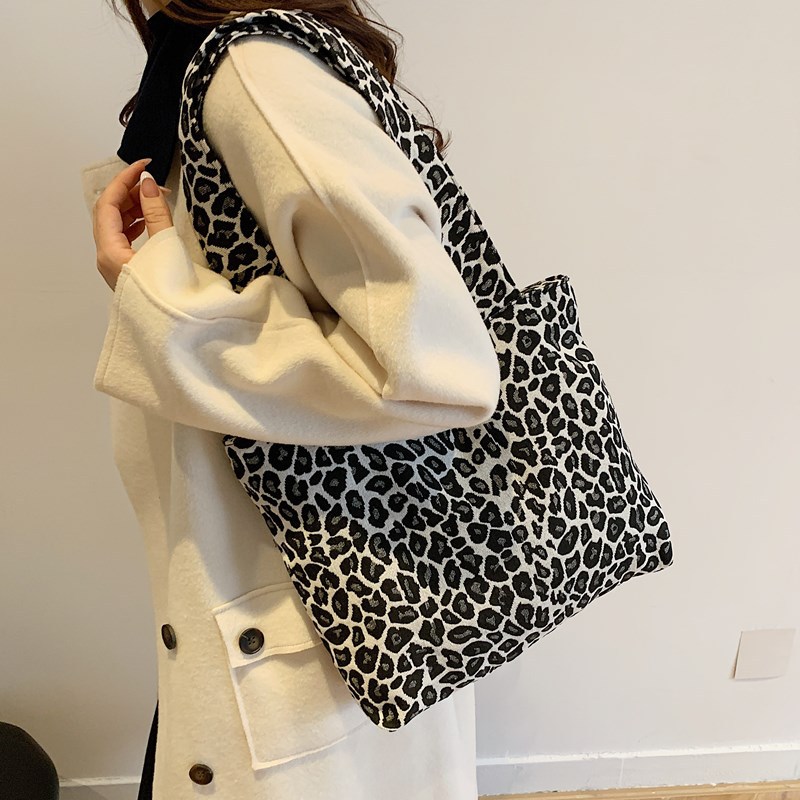 Bolsa de lona de leopardo para mujeres 2024 nuevo otoño y invierno ocio versátil mochila de hombro de viaje tote