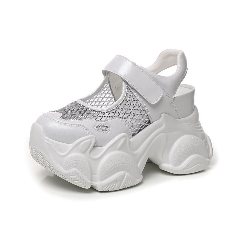 2026 verano nuevo diamante de malla ventilada interior de alta sandalias velcro universal sandalias casuales para padres