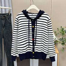 大码针织衫200斤胖妹妹秋季新款彩色爱心扣条纹连帽毛衣外套8614