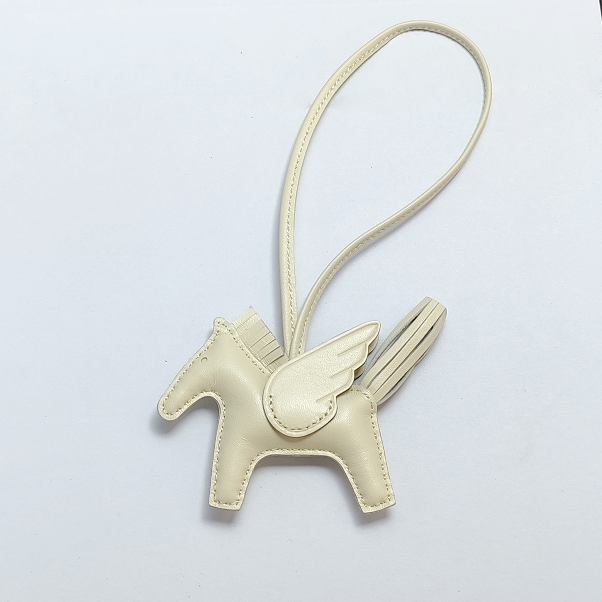 Cute Angel Little Pegasus Colgante Pit Edition H Home Colgante de bolso de caballo cosido a mano Colgante de cuero de oveja Llavero Colgante