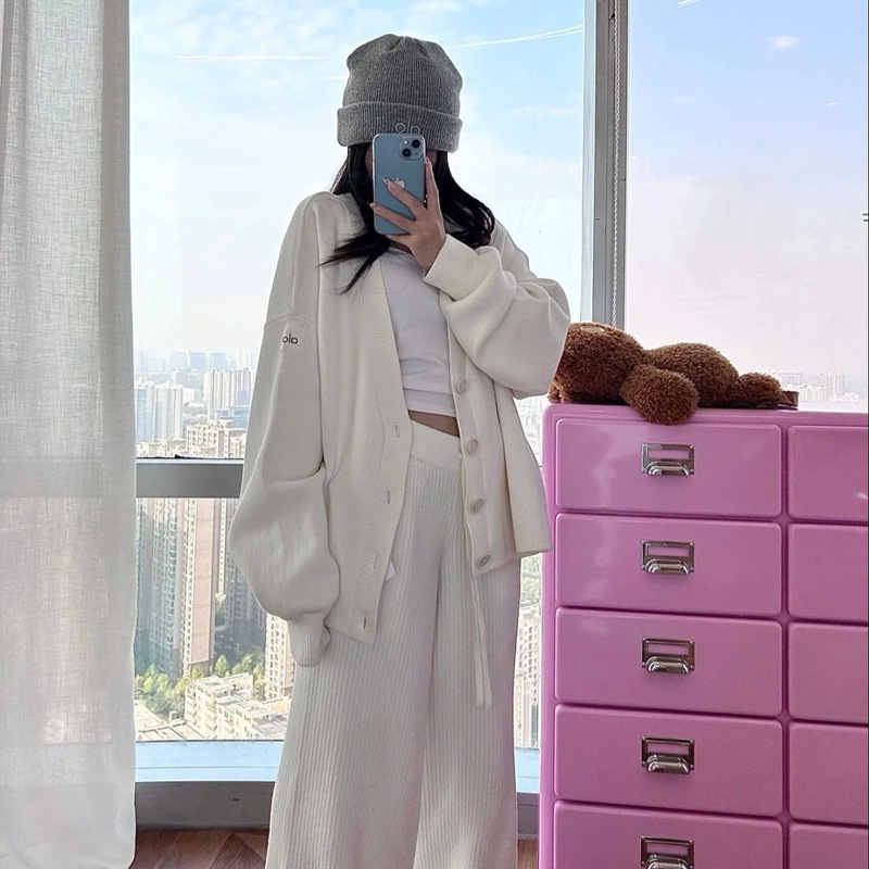 [Ready Stock] High-Quality Alo Casual Versatile Knitted Long-Sleeved Cardigan Sweater Women's Autumn and Winter V Neck Jacket