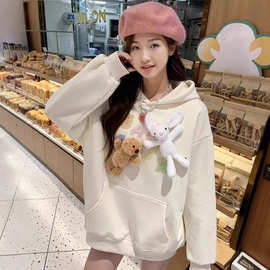 立体公仔2025秋冬季新款亲子装可爱毛绒玩偶挂饰连帽女童装卫衣潮