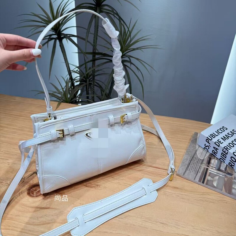 Vintage-Style Motorcycle-Inspired Oil-Waxed Leather Baguette Underarm Bag 2026 New Model Handbag Shoulder Bag Crossbody Bag for Women Vintage-Style Motorcycle-Inspired Oil-Waxed Leather Baguette Underarm Bag 2026 New Model Handbag Shoulder Bag Crossbody Bag for Women