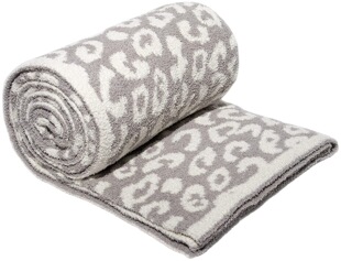Source Manufacturer Directly Supplies Customized Warm, Fashionable, Plush, Lightweight and Soft Polyester Half-Velvet Knitted Jacquard Blanket