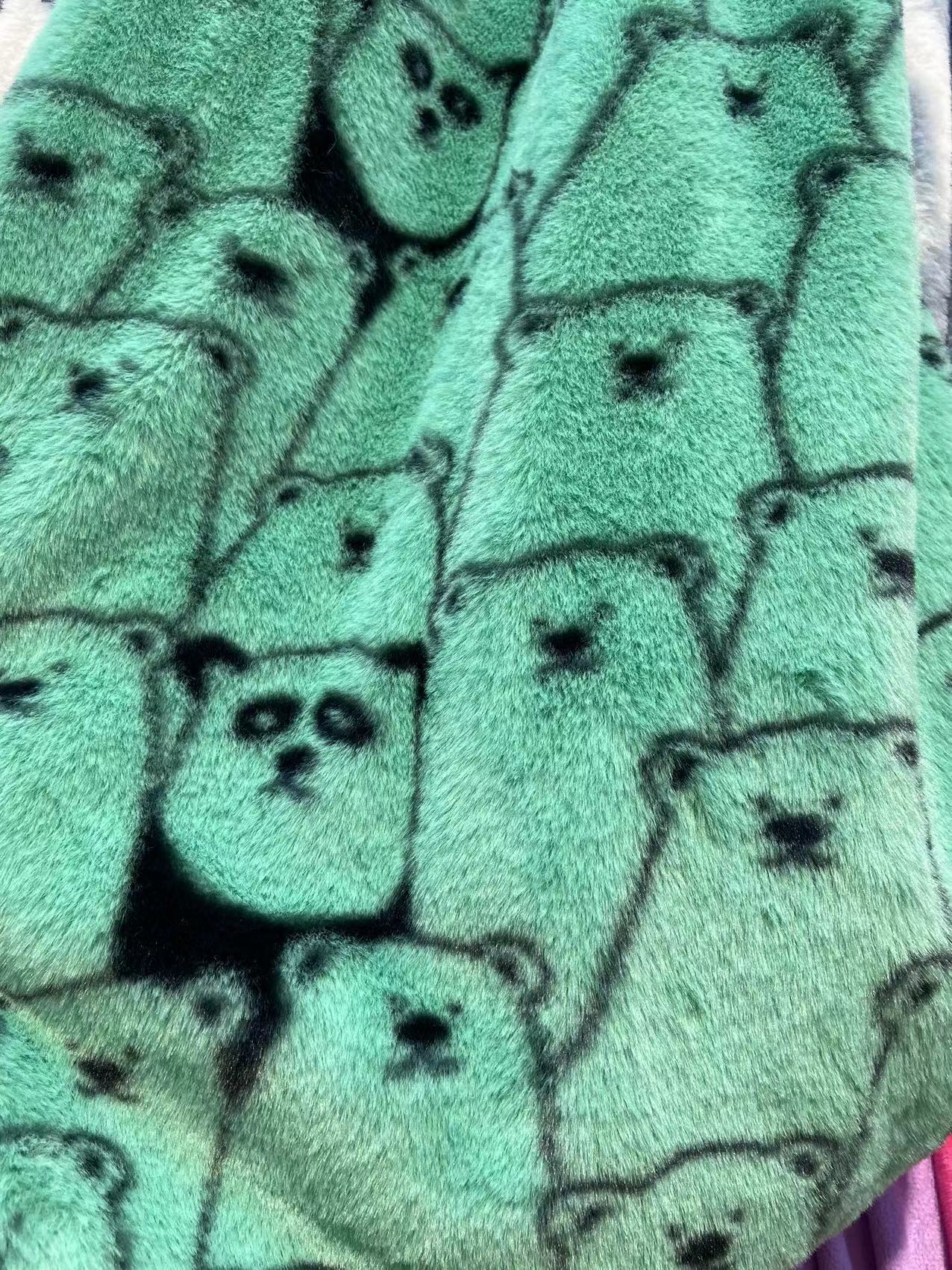 Fabricante en stock imitación de piel conejo impresión oso polar panda franela felpa ropa bufanda alfombra tela del casquillo