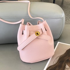 新款簡約復古水桶包高級感時尚百搭單肩斜挎包網紅洋氣夏季手機包