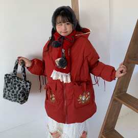 森系复古刺绣连帽蕾丝花边蝴蝶结系带甜美羽绒服冬外套新年红少女