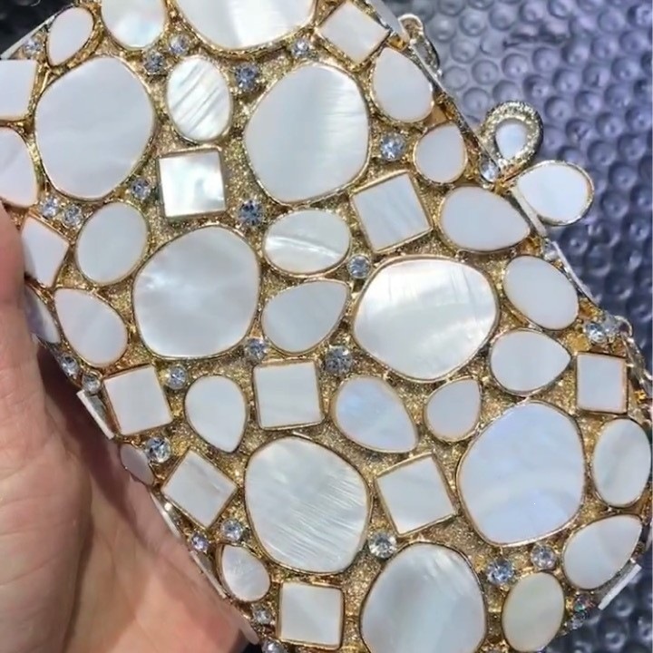 Nueva bolsa de diamante de concha de banquete europea y americana, bolsas de mano de diamante de metal, embrague Shell para mujeres