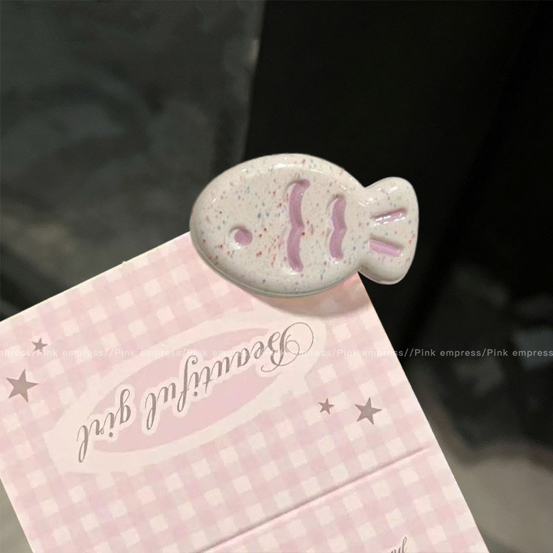 9번 프린트 아이보리 컬러 사탕 물고기 머리핀 1개 - 밑면 클립 약 3.2cm