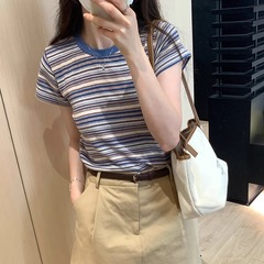 ストライプ半袖tシャツ女性2025新型夏修身ファッションtシャツ衝突色デザイン感小衆正肩上着