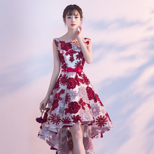 Short fashionable red evening dress for bride