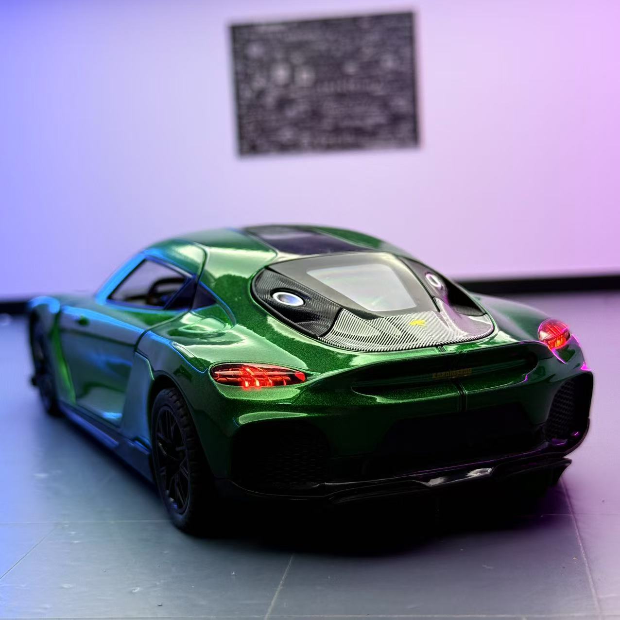 Modelo de coche Lijiaxin 1:24 Koenigsegg modelo de efecto de sonido de coche deportivo de aleación Gemini