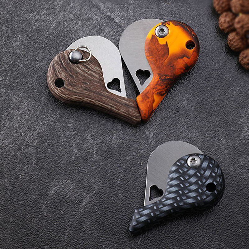 Creative heart-shaped mini knife outdoor knife key knife pocket folding portable folding knife key pocket small folding knife
