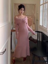 法式大翻领针织连衣裙女秋冬新款复古气质一字肩显瘦过膝长裙子