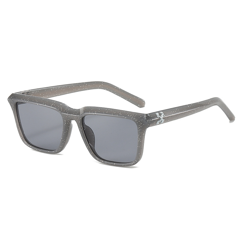 Modieuze dames zonnebril met groot vierkant montuur luxe look_voghion.com