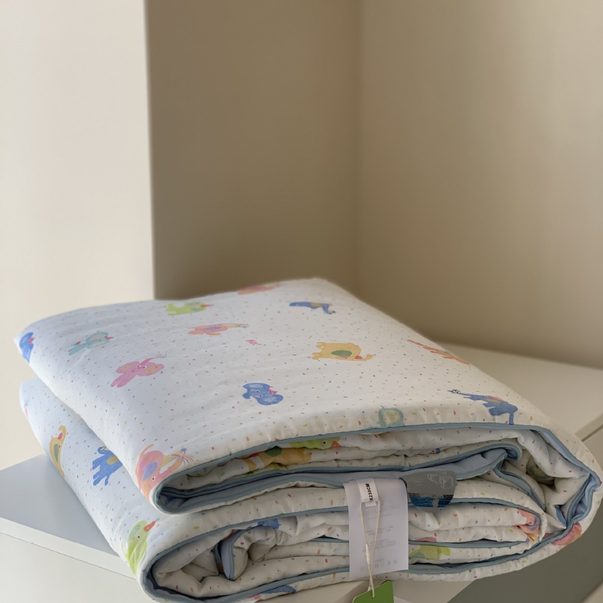 다채로운 아기 코끼리