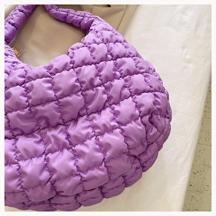 Femmes Grande Nylon Couleur Unie Vêtement De Rue Fermeture Éclair Sac En Forme De Nuage display picture 13