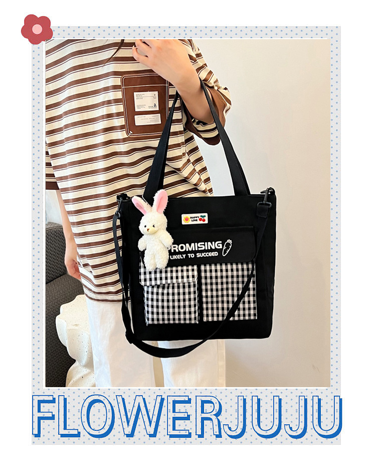 The new Korean-style cute nylon bag for class tutoring is a versatile checkered single-shoulder bag that is selling well (with a bear) details Picture