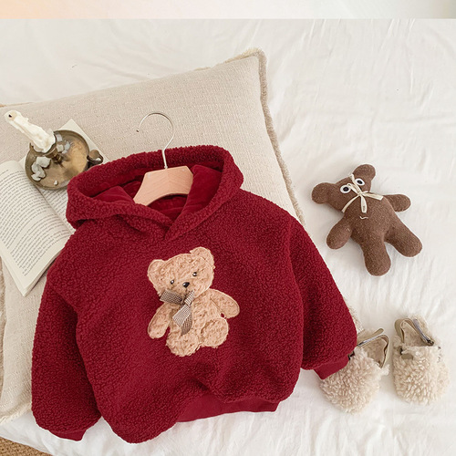 Red New Year's parent-child outfits for babies, New Year's Eve, family outfits for a family of three and four, plus velvet and thickened sweatshirts for New Year's greetings