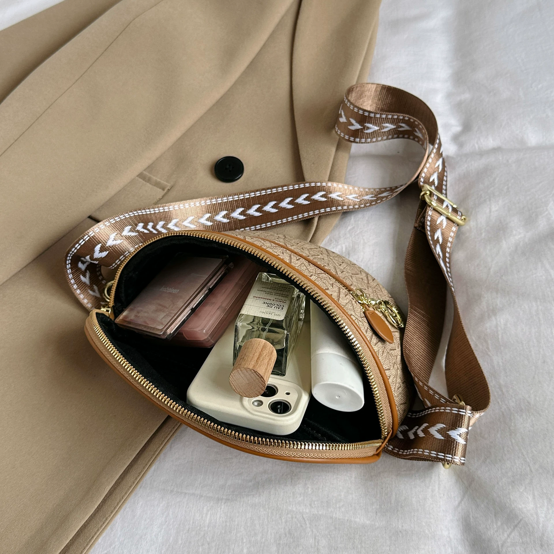 Chest bag, small bag for leisure, shoulder bag, belt bag, one-shoulder bag, internet celebrity