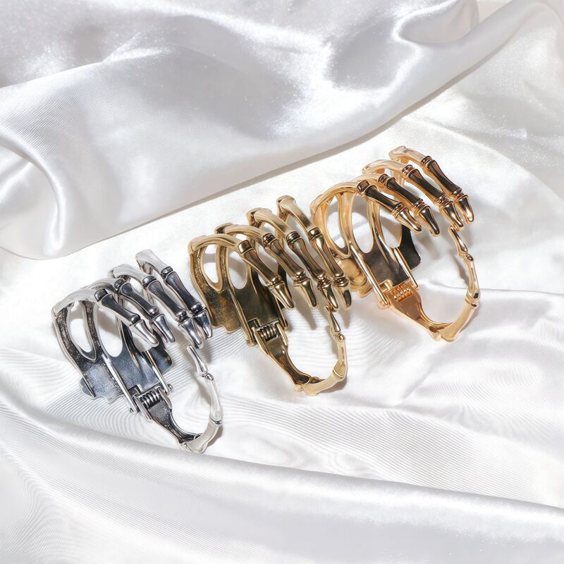 Skull Hand Personalized Bracelet Retro Cool Niche Ghost Hand Bracelet European and American Hip-Hop Accessible Luxury Texture Hand Jewelry Wholesale