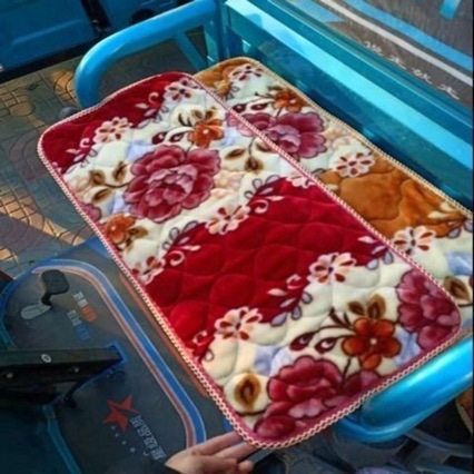 电动三轮车四轮车新款坐垫秋冬季加厚加棉保暖坐垫毛绒坐垫