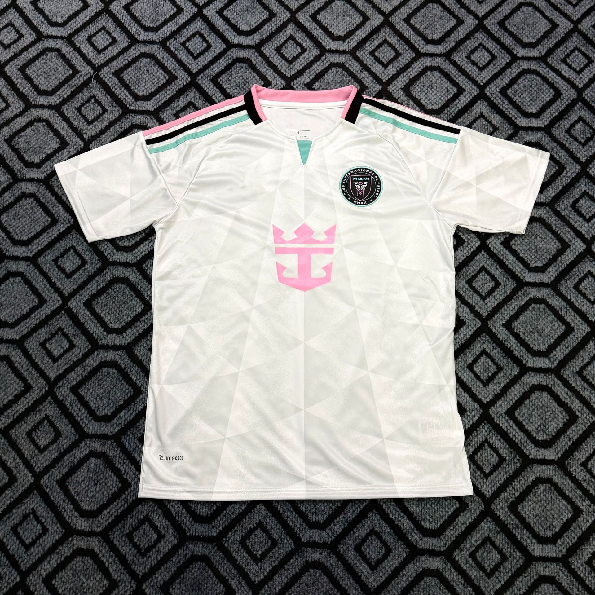 Al por mayor 2627 misceláneos Inter Real Madrid Manchester United uniformes de entrenamiento flamenco con el mismo número de impresión de un agente