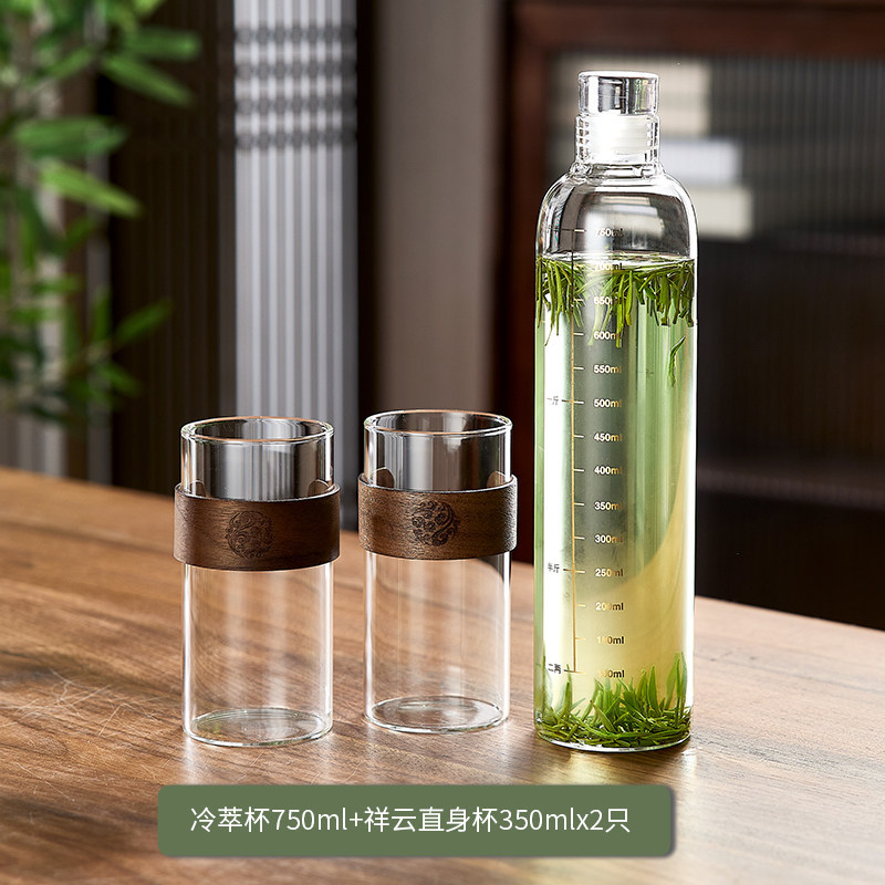 Бутылка Green apple 750 мл со стаканами Xiangyun