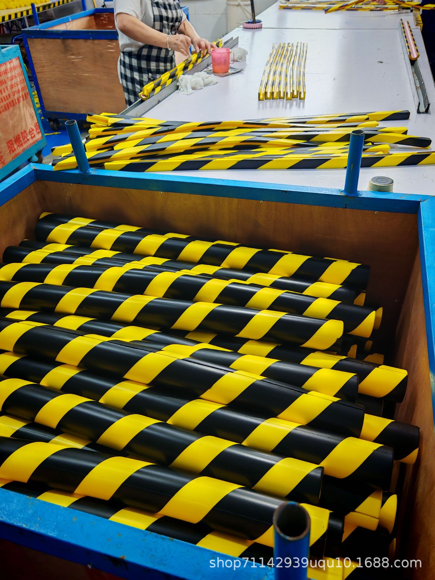 In-Stock Pu Anti-Collision Strips Corner Guards Soft Edge Protection Strips Buffer Anti-Collision Industrial Black and Yellow Warning Self-Adhesive No Drilling Required