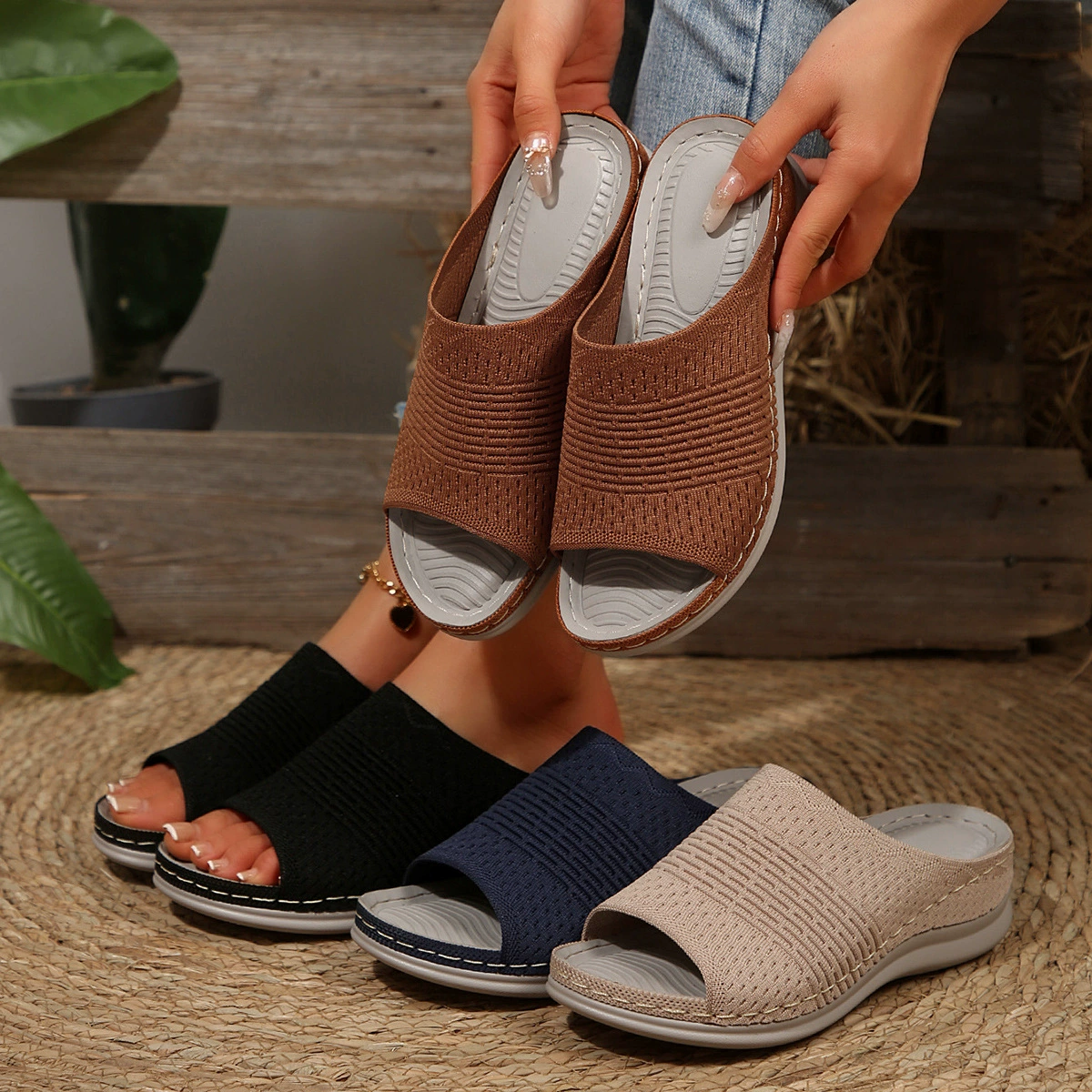 2025 новый европейский и американский склон каблуков повседневная круглая голова композитные летающие сандалии тапки Amazon новый тип сандалии женский