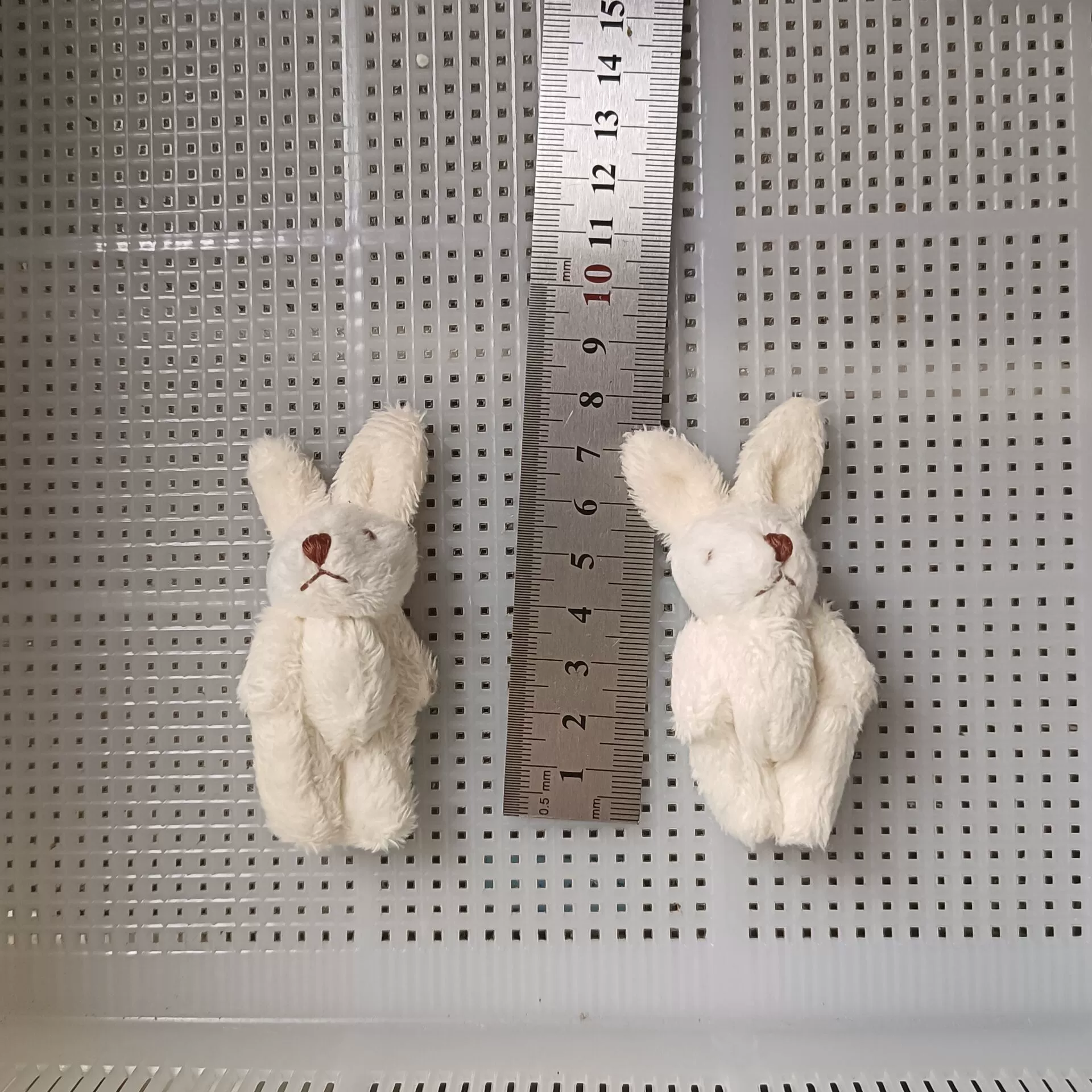 Plush Bag Charm, Handmade 8 cm Bear/Rabbit Accessory, Soft Plush Keychain, Random Color