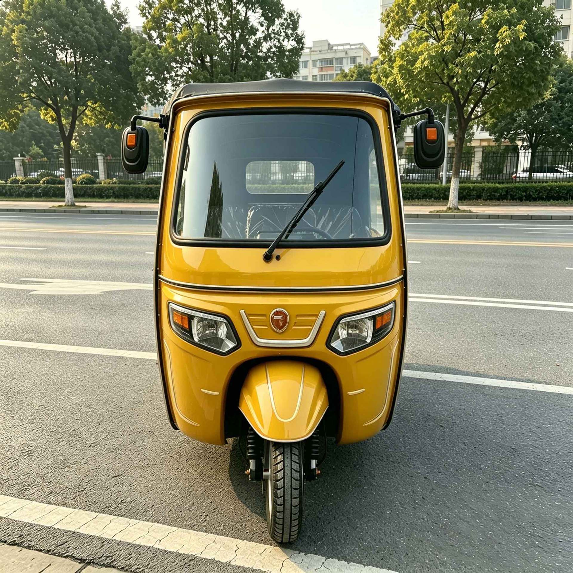 Fuel-Powered Three-Wheeled Yellow Durable Vehicle for Export to Africa and Southeast Asia, Passenger Vehicle with Canopy for Africa