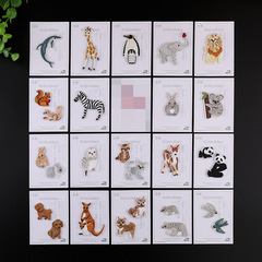 日本のかわいい小さいサイズの動物のカードの刺繍の熱い布はファッションの子供の服のパッチを貼って刺繍の章を貼って穴を補います。