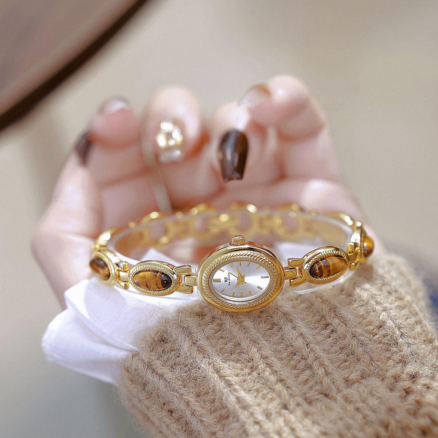 70g Weight Tempered Glass Mirror Material Elegant Vintage Style Oval Jewelry Buckle Quartz Watch Women's Watches